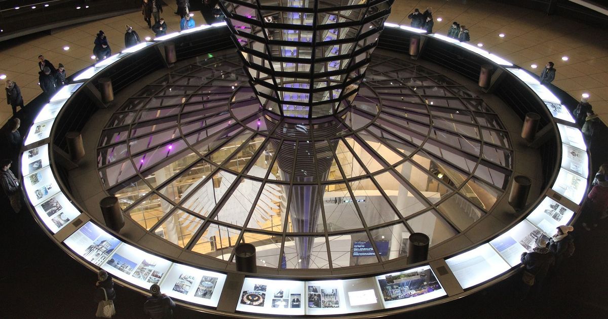 Historische Ausstellung Von Reichstag In Berlin Visitorapp